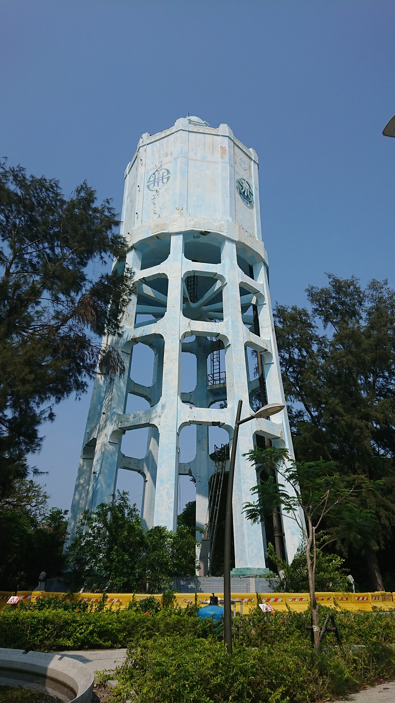 台灣自來水公司朴子水道配水塔，為朴子當地的地標