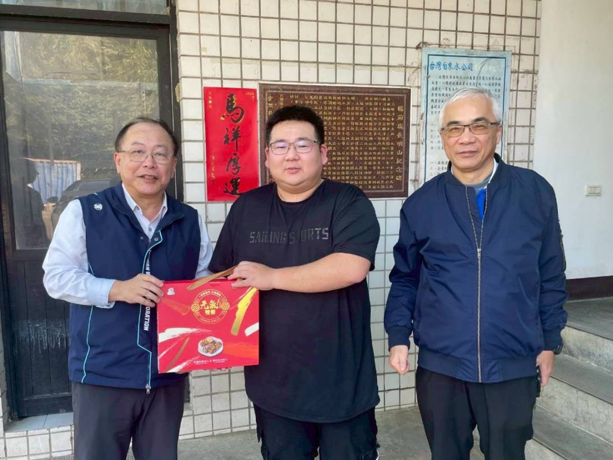 總經理至第十二區處三峽河抽水站視察原水監測情形並慰勉同仁辛勞