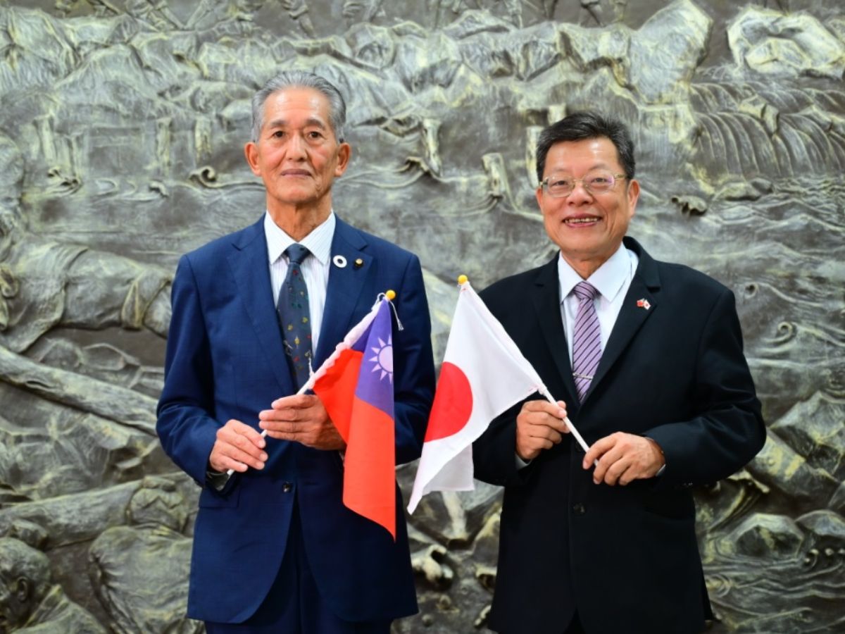 董事長與仙北市議長合影