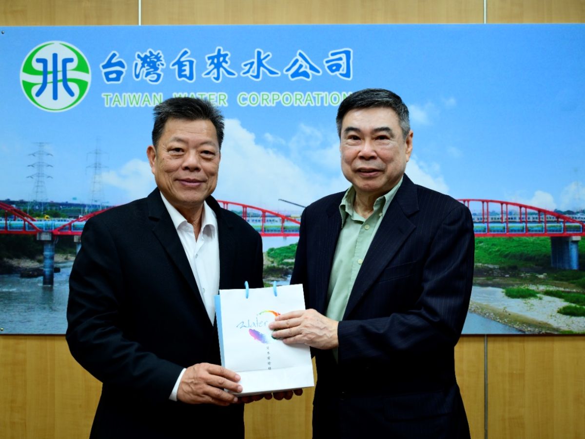 董事長致贈紀念品