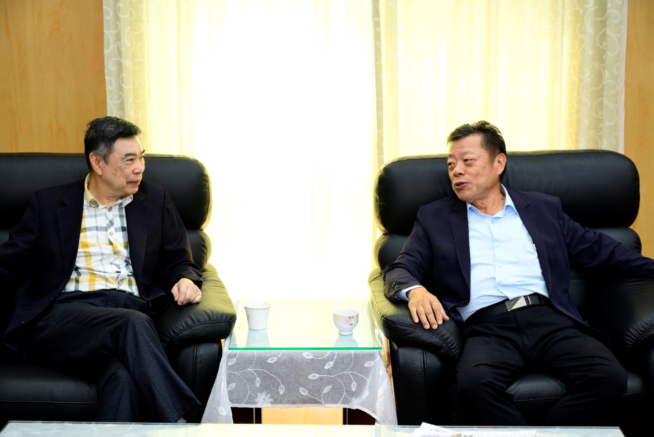 董事長與新加坡睿克公司林董事長進行水務經營交流