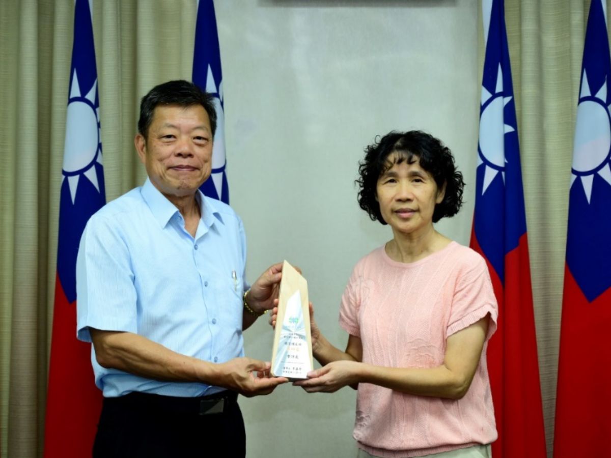 董事長頒發總管理處群第四名：會計處