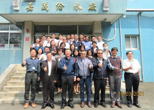 董事長與同仁合影