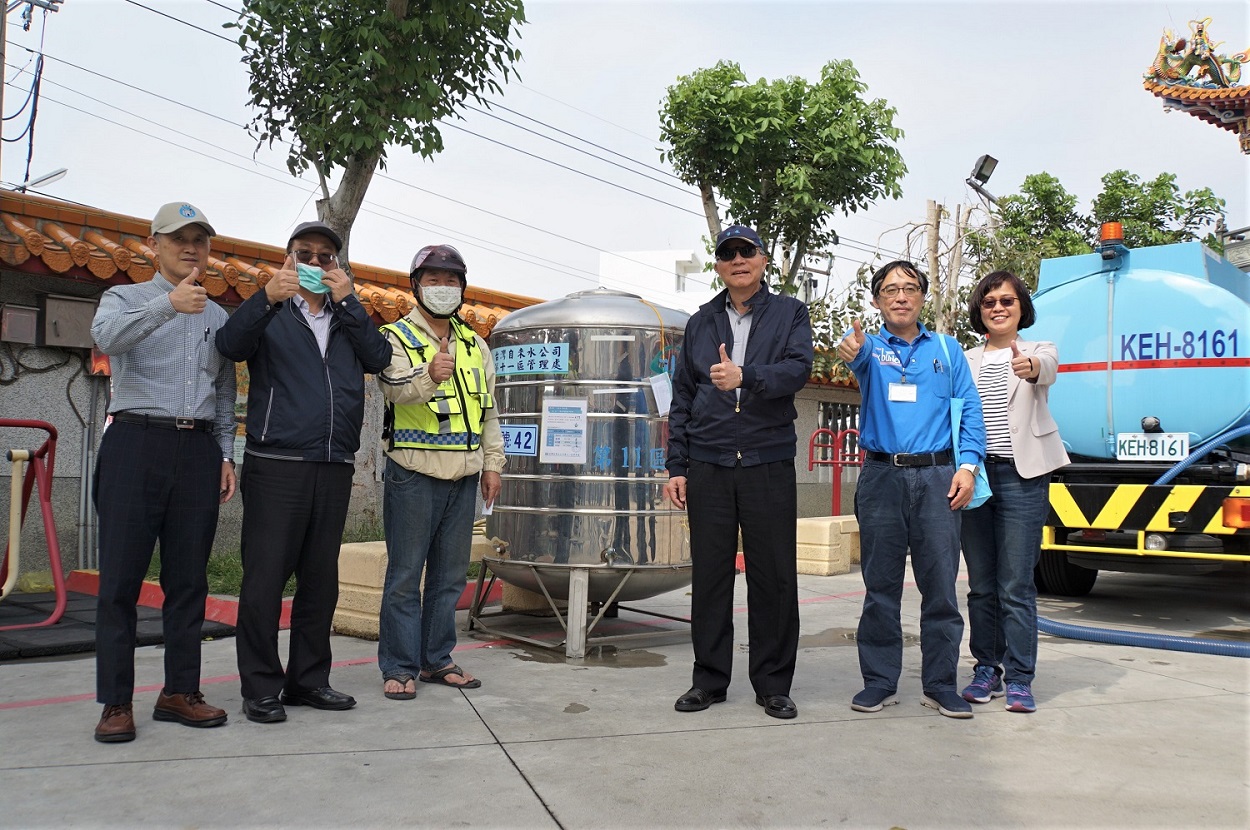 董事長、曾處長、董處長偕同仁與福山巡守隊志工余先生(協助巡察)合影