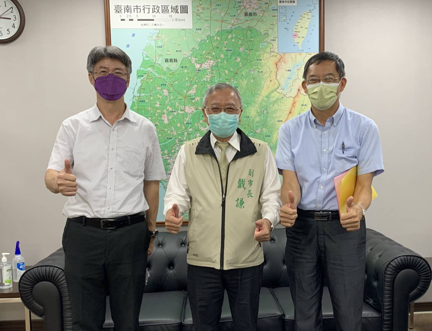 本處張煥獎處長與南工處林家煌處長拜訪戴謙副市長,討論本公司與市府相關重要業務。