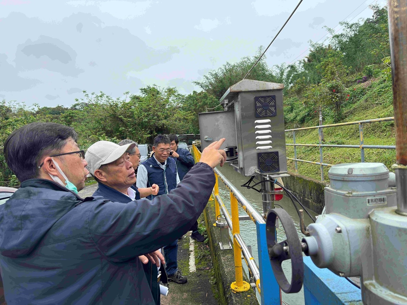 董事長視察竹東圳原水水質檢測儀器