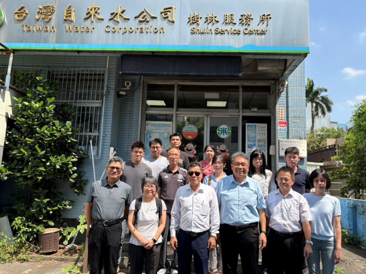 董事長慰勉樹林服務所同仁辛勞及合影