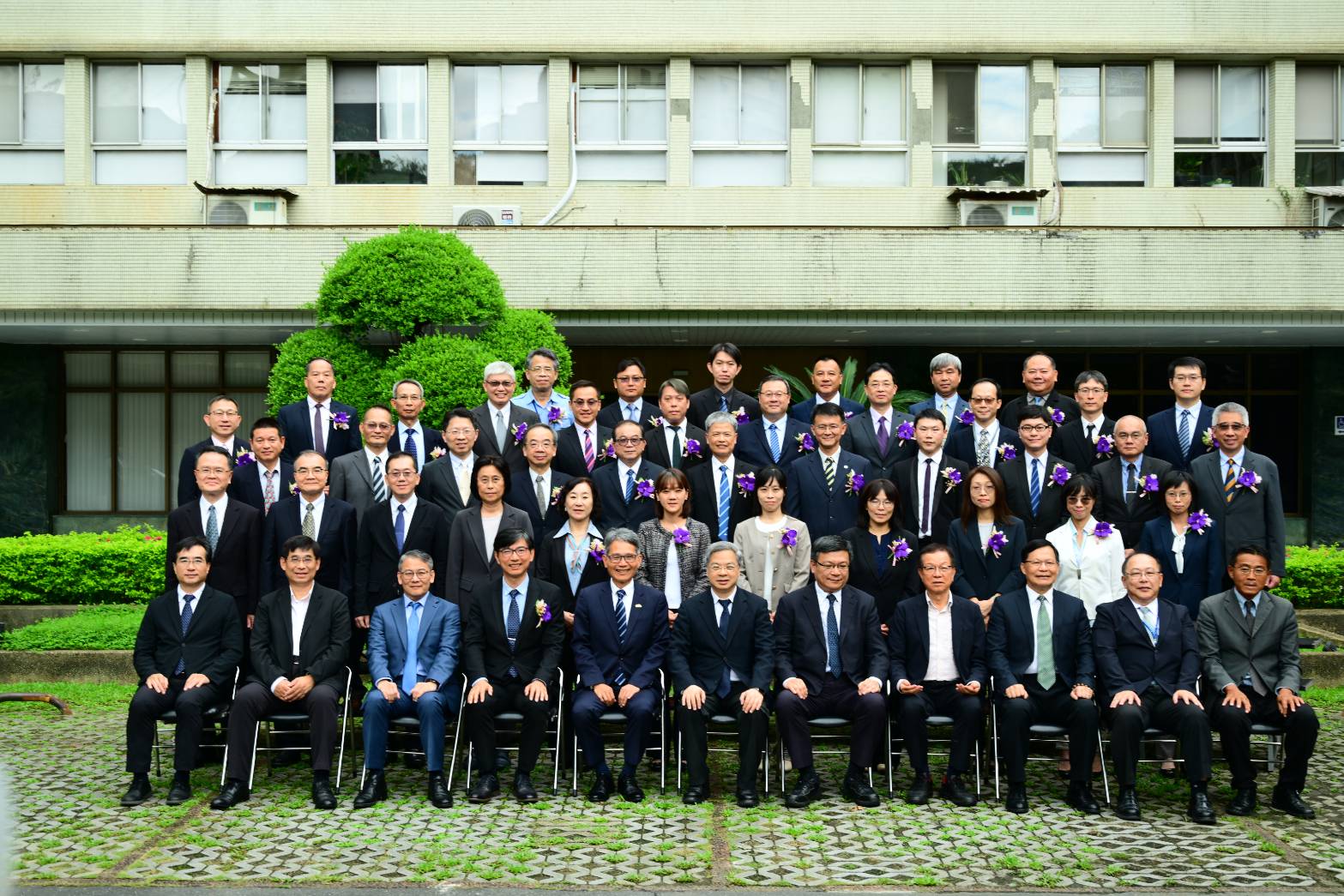 經濟部114年模範公務人員、優秀人員合影