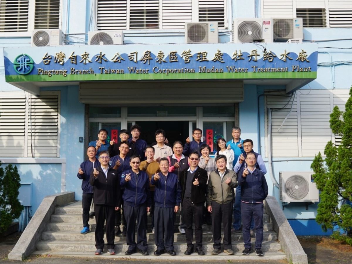 董事長與同仁合影