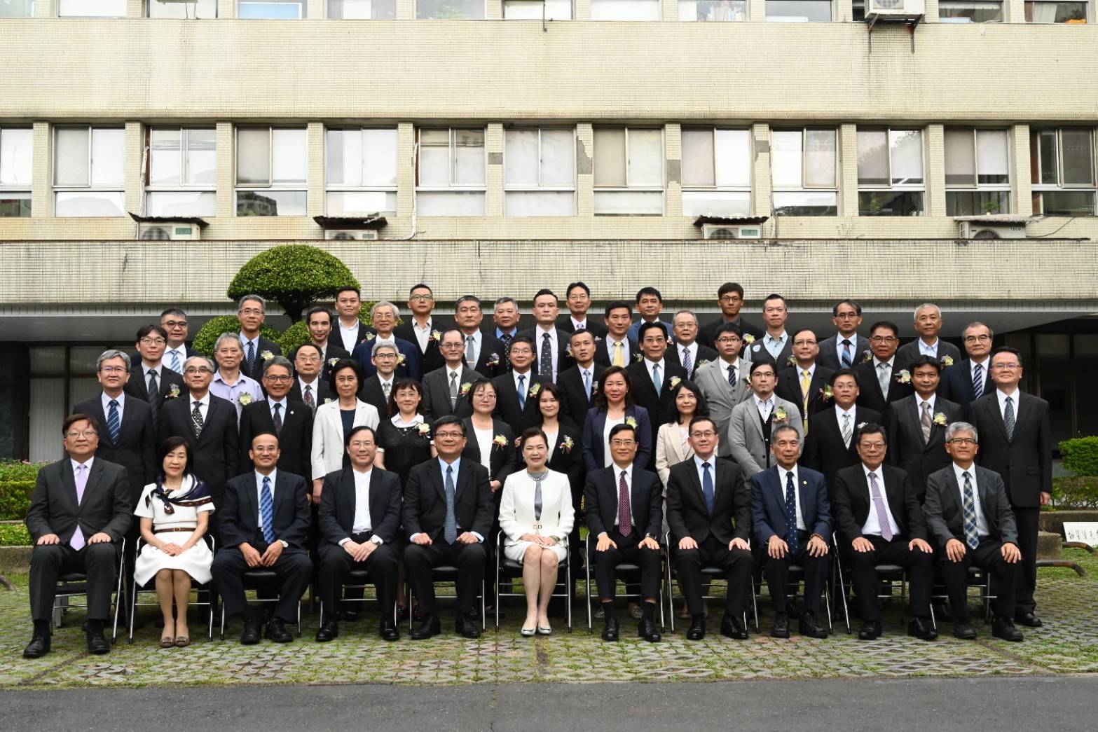 經濟部113年模範公務人員與優秀人員合影