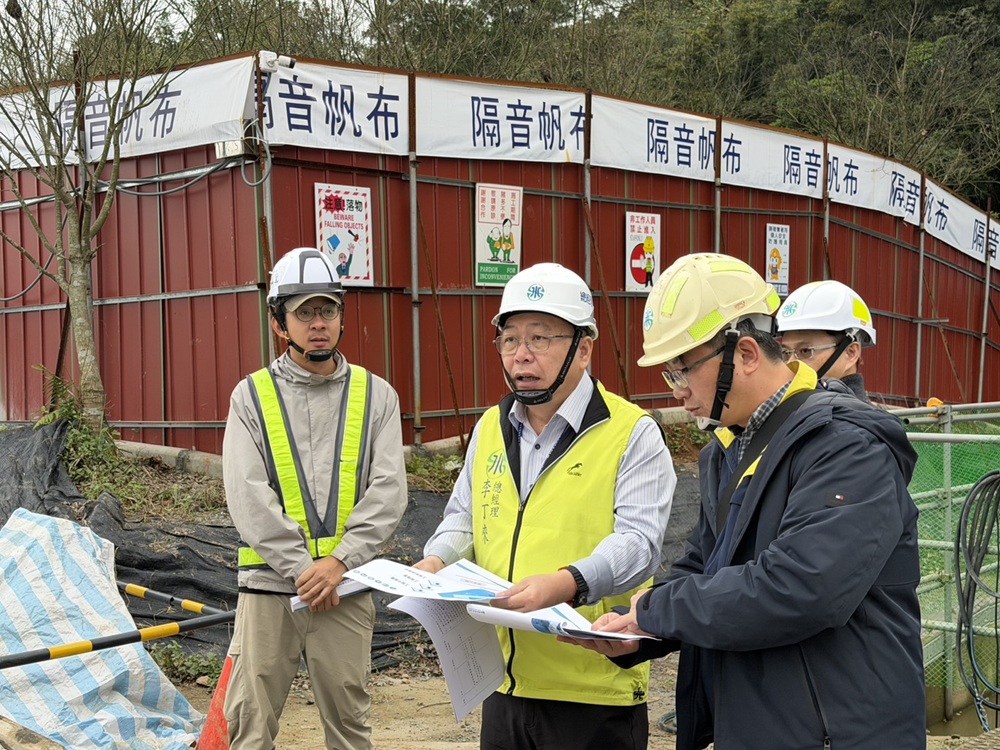 總經理聽取施工進度報告