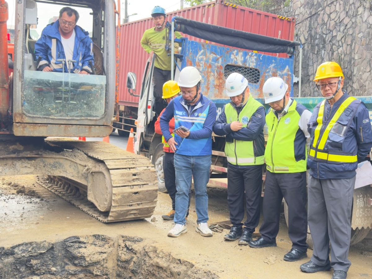 總經理視察基隆市麥金路586號前1000mmPSCP緊急搶修工程