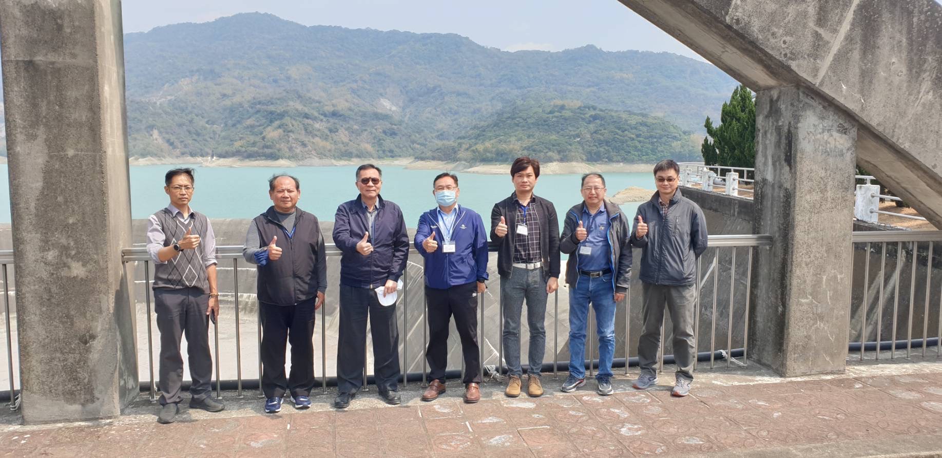 董事長視察南化水庫蓄水情形,指示同仁要全力抗旱,直到旱象解除為止。