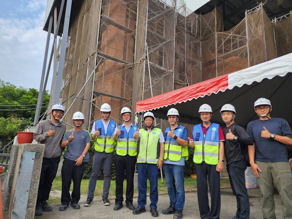 董事長與同仁合影