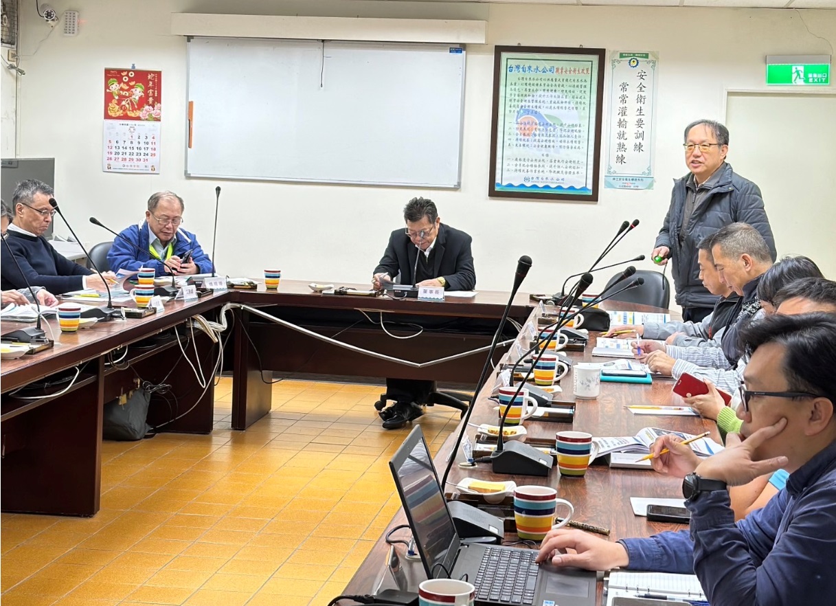 董事長與總經理聽取北工處鄭處長業務簡報