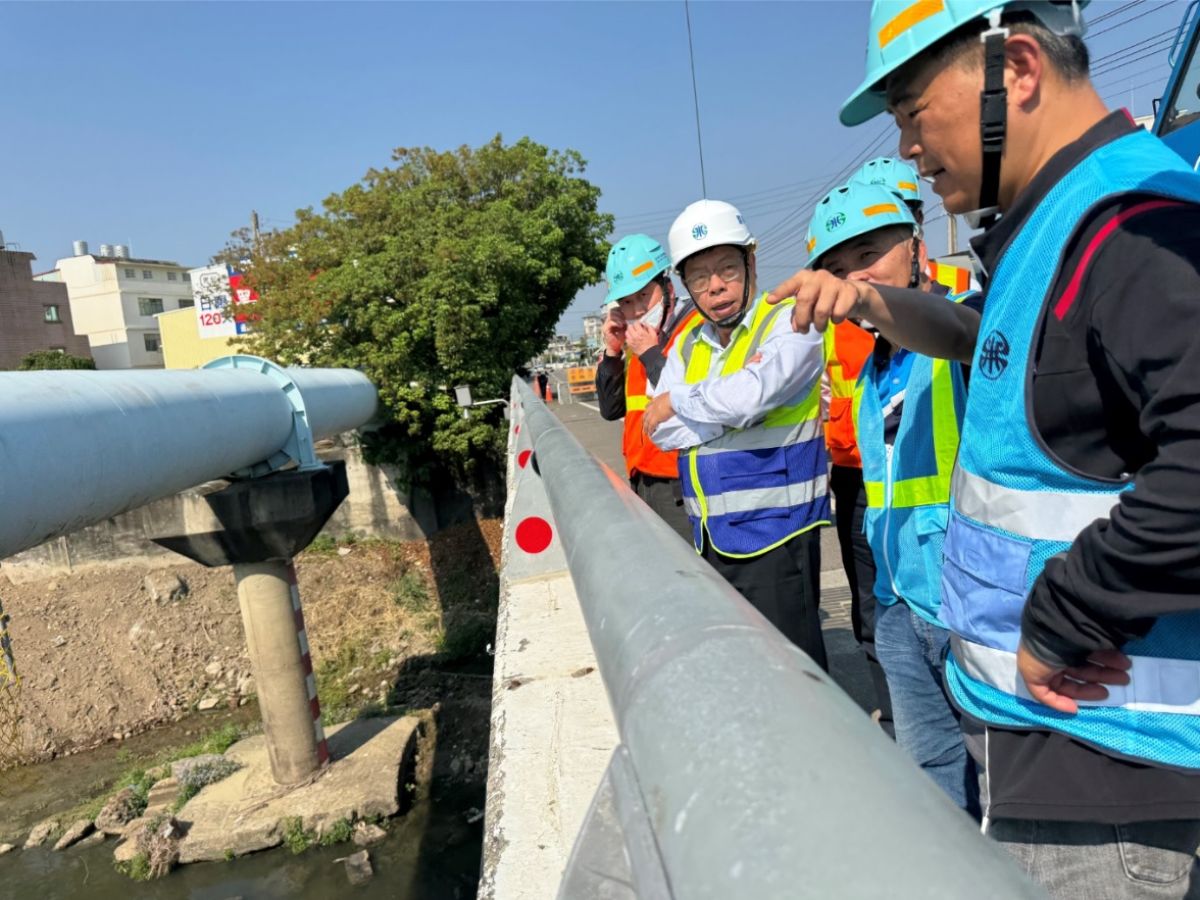 董事長聽取穗芳橋2000SP調整安裝止漏設備工程進度