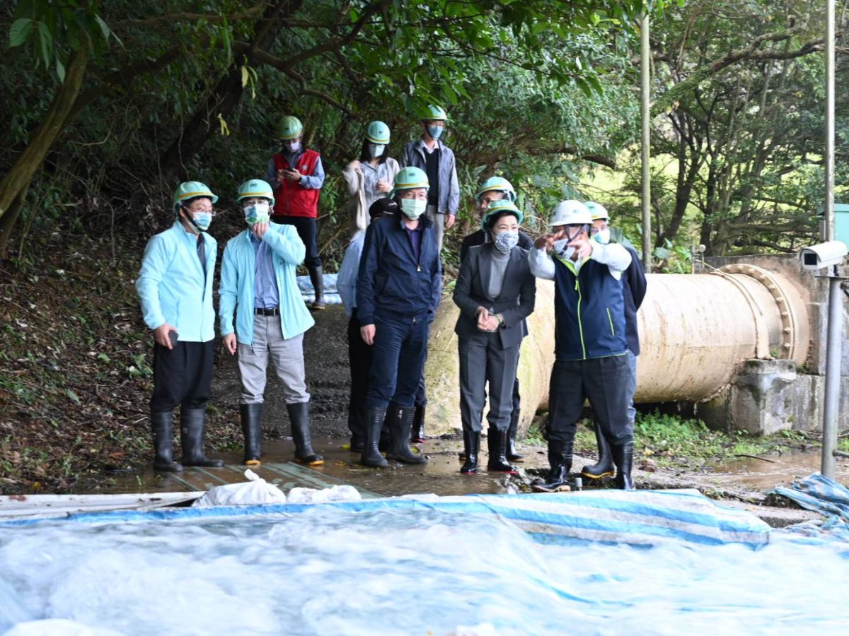 王部長關心新山水庫取水工狀況.jpg