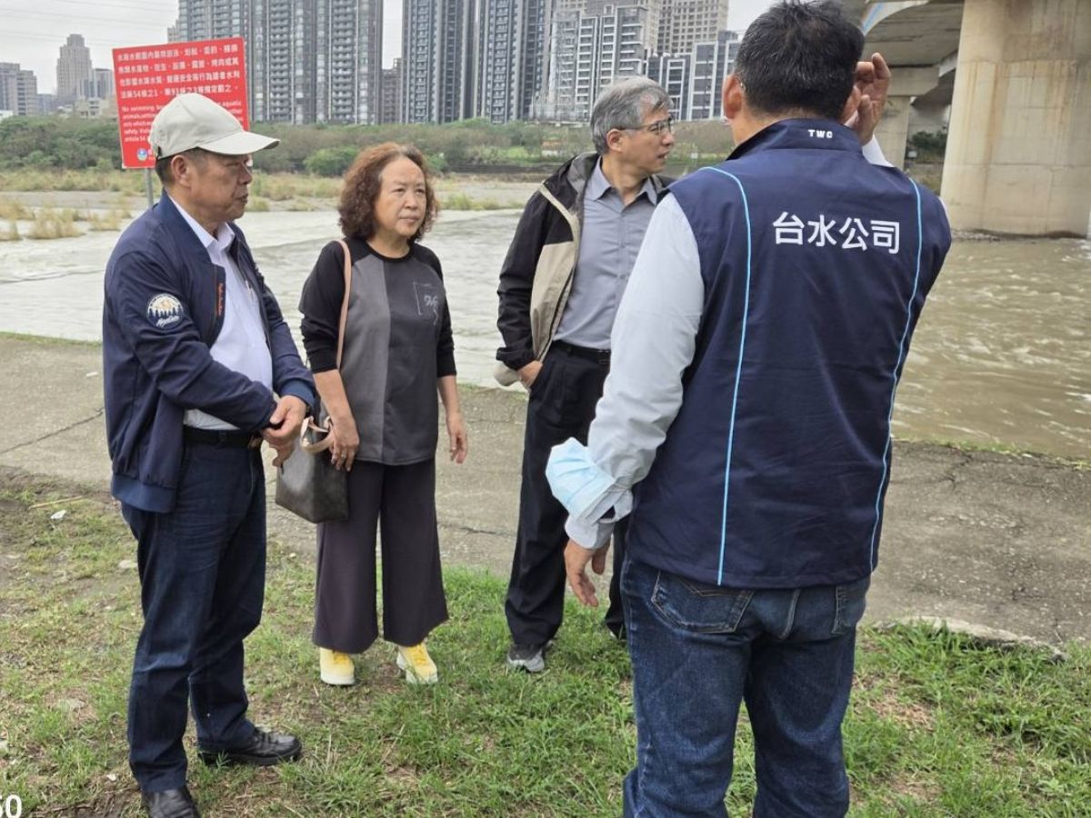 董事長視察新竹隆恩堰取水狀況