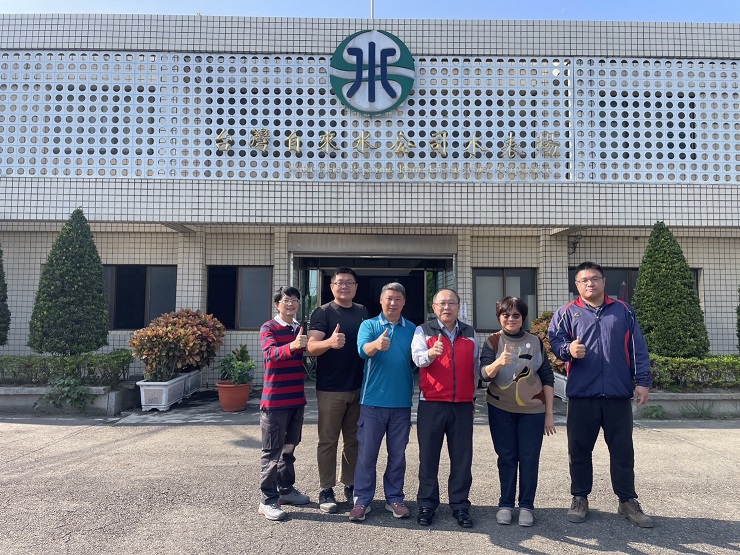 總經理與水表場同仁合影
