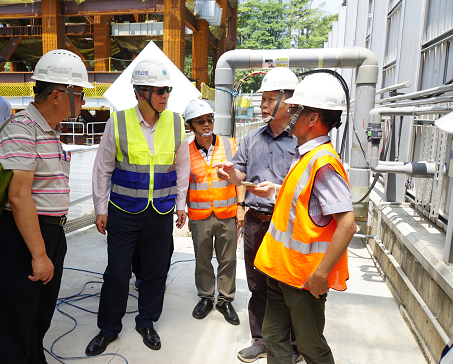 董事長(左2)至老佛爺基地視察