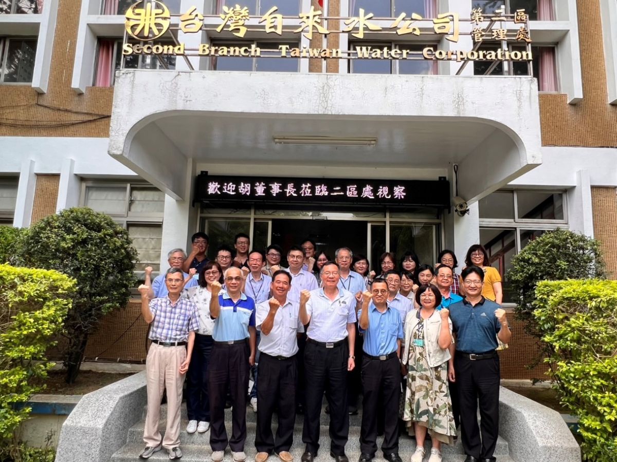 董事長與同仁合影