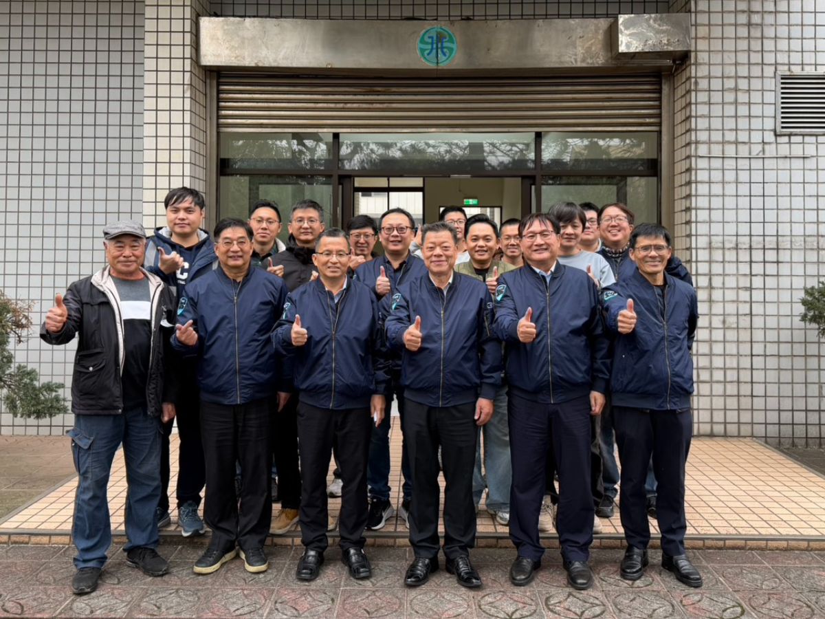 董事長至第二區平鎮淨水場視察春節供水情形並慰勉同仁辛勞