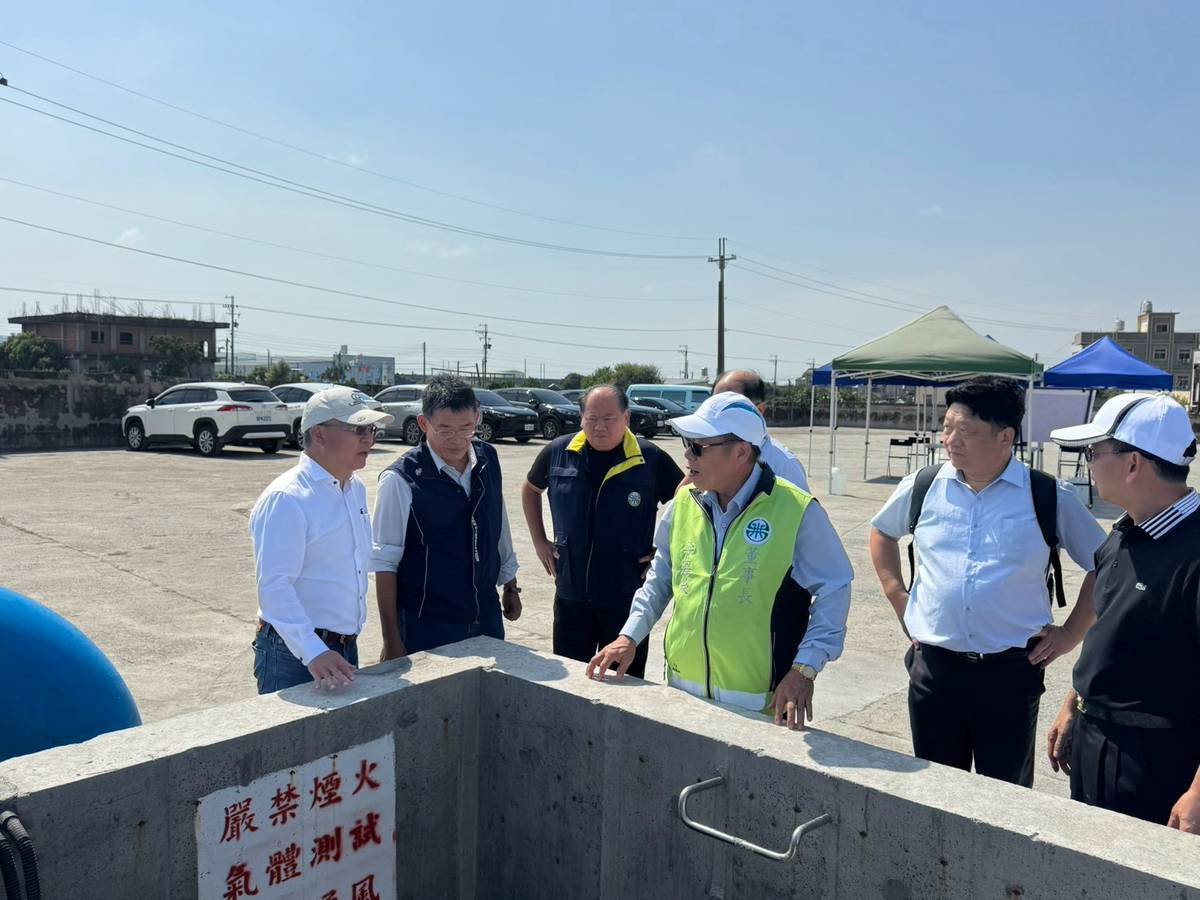 董事長現場勘查電動制水閥操作情形