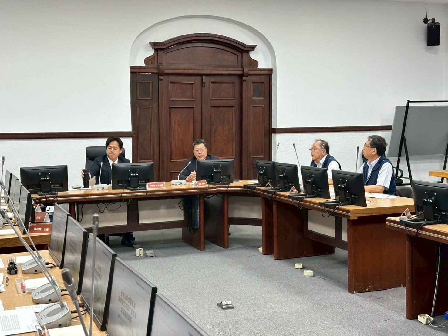 董事長及總經理與邱代理市長就供水議題進行意見交流(照片為新竹市政府提供)
