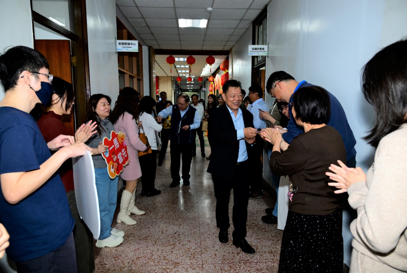 董事長與總經理向同仁辭歲拜年