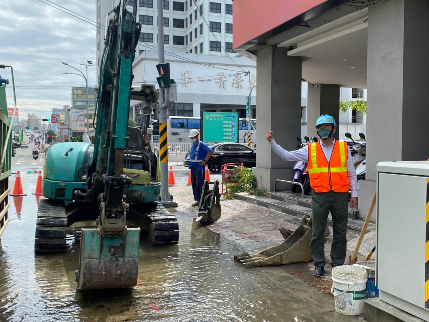 處長勘察永康區甲頂路修漏工程