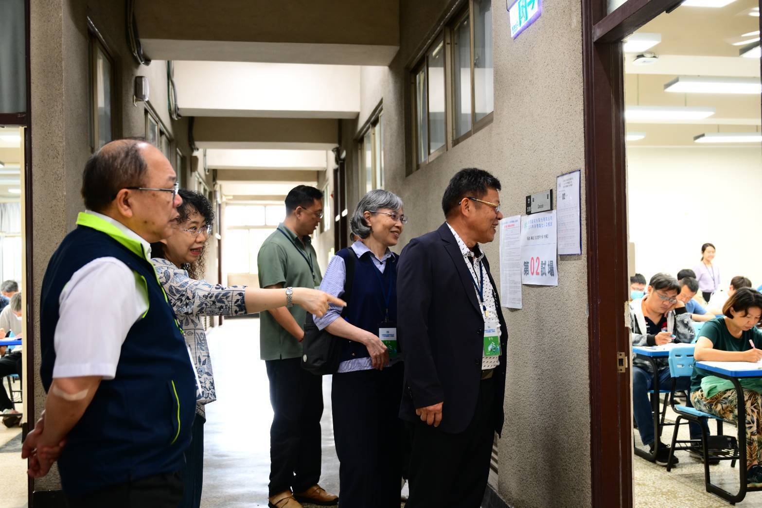董事長及總經理關心考場秩序