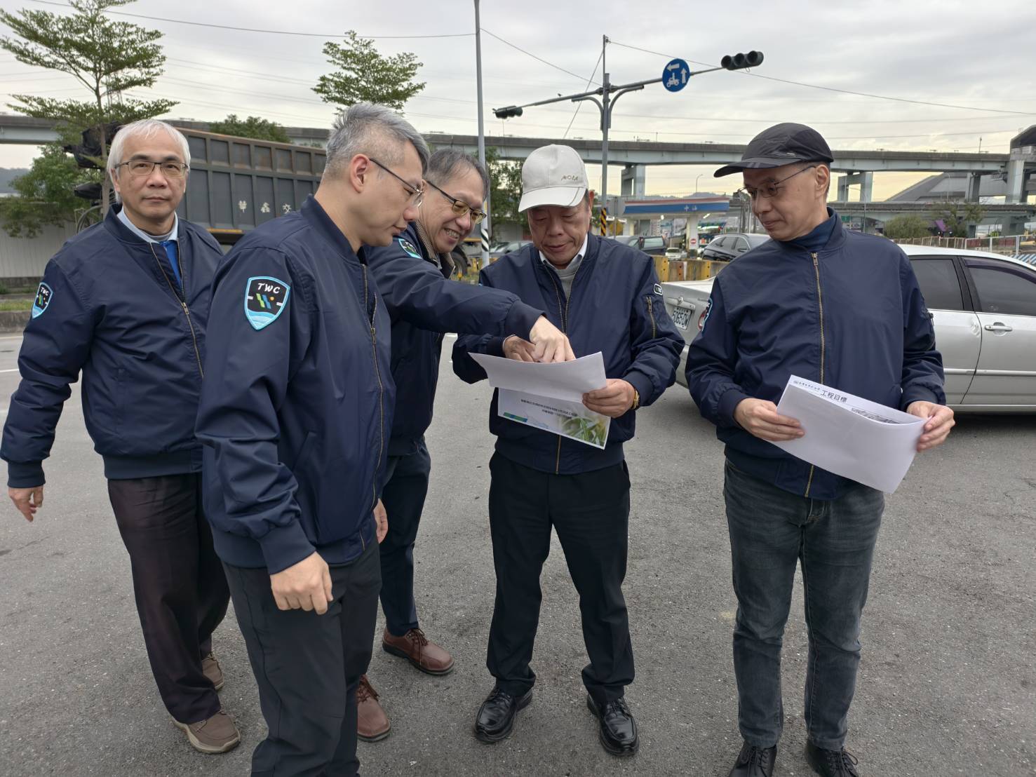 董事長視察配水池工程預定地現場