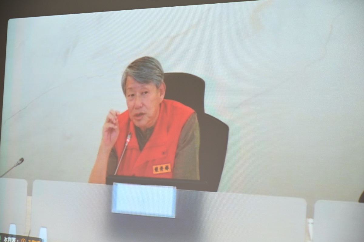 郭部長視察經濟部緊急應變小組會議