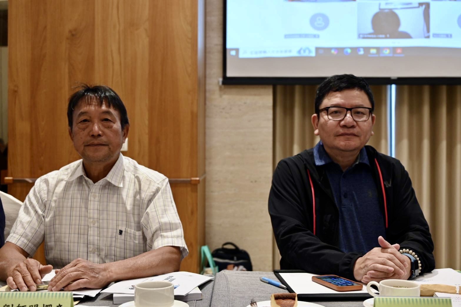 監察人及法律顧問出席