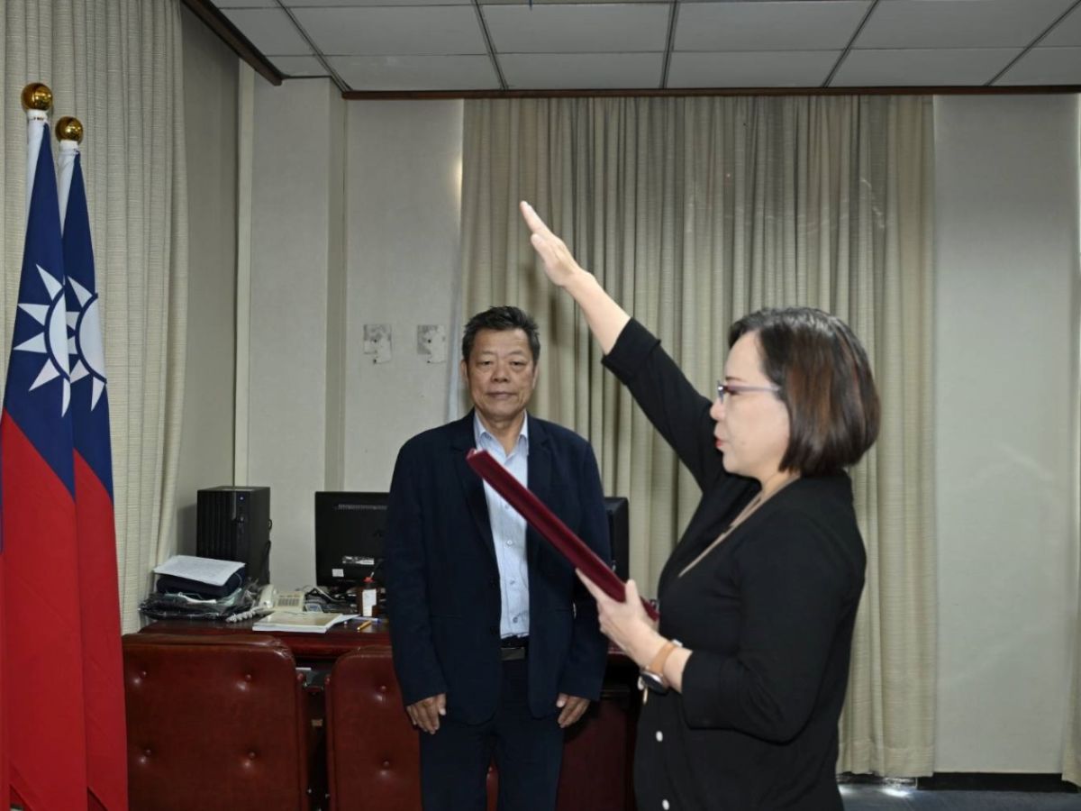 新任董事張婷媛宣誓就職
