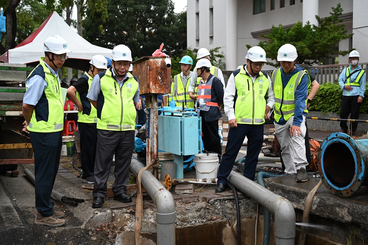 董事長及總經理視察僑忠國小施工現場