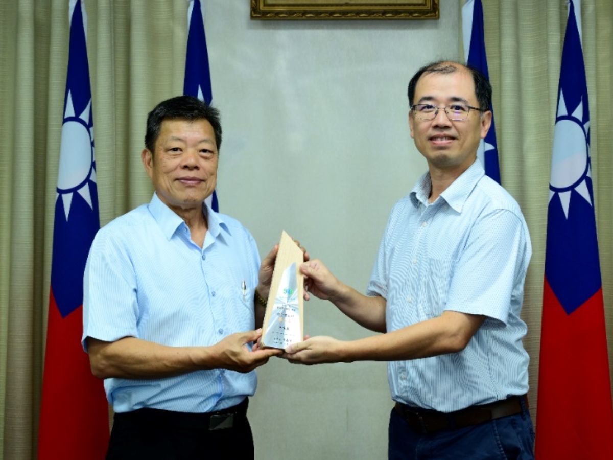 董事長頒發總管理處群第二名-供水處