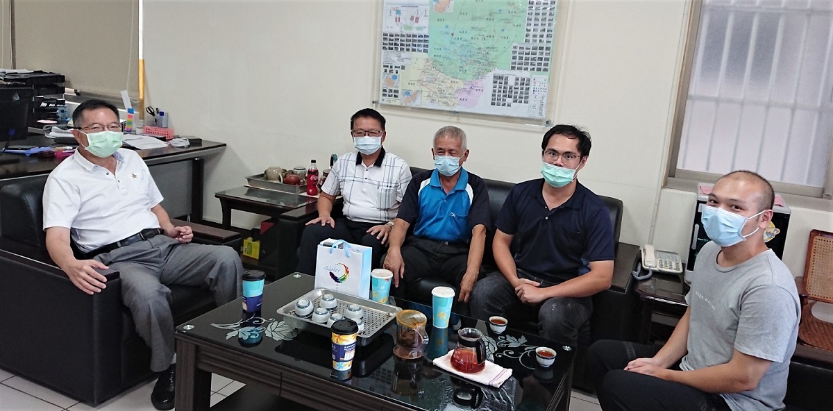 董事長(左1)及張副處長子中(左2)視察清水營運所