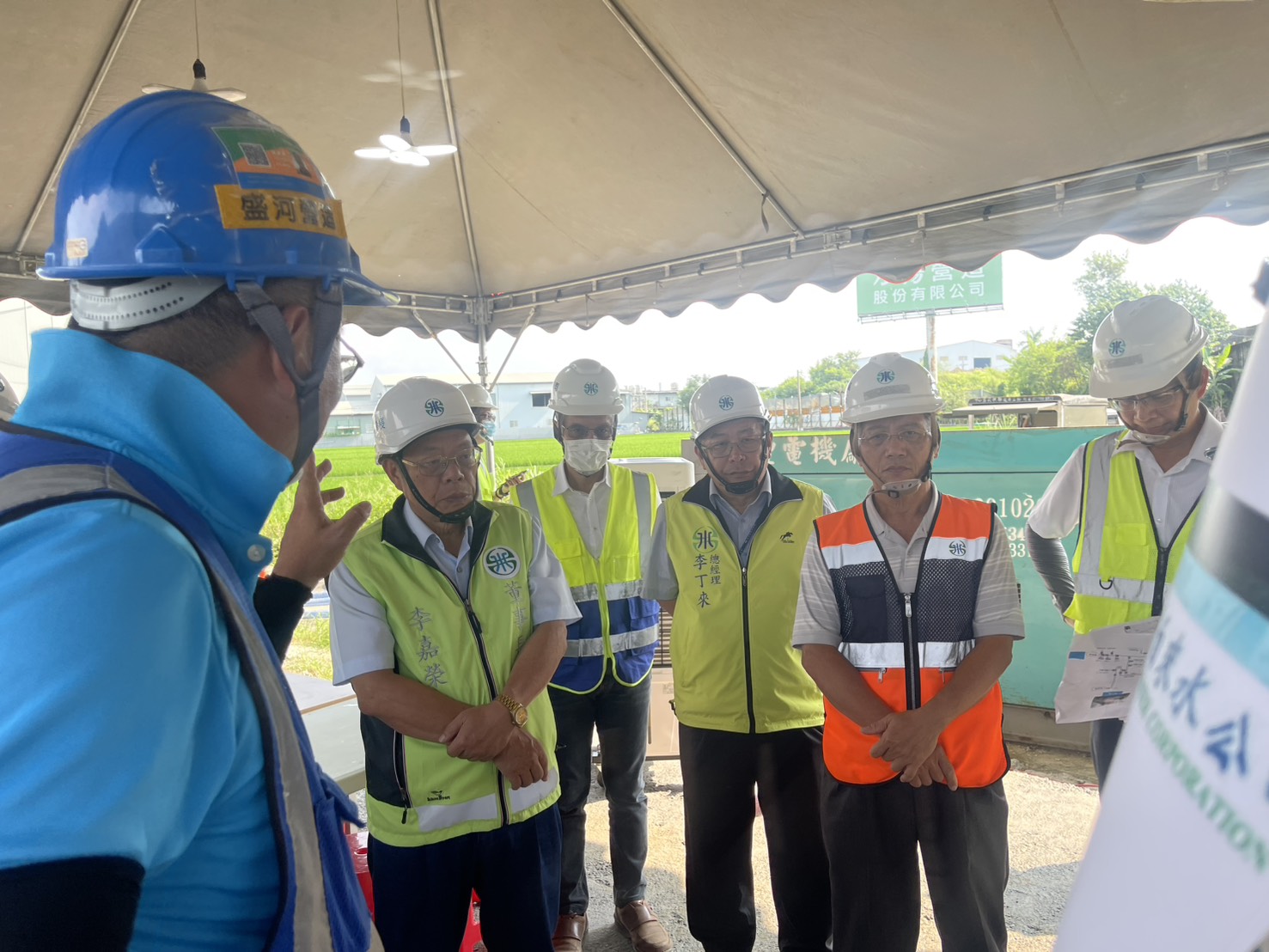 董事長及總經理聽取施工單位說明工程進度