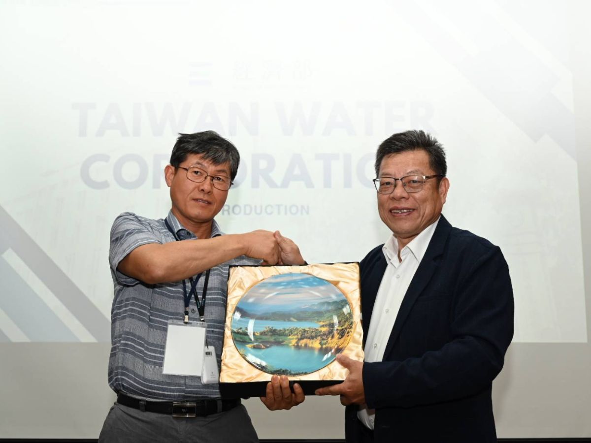 董事長致贈kwwa紀念品