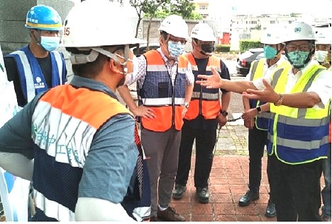 總經理視察豐原大道環狀埋設幹管工程-管(二)了解施工情形