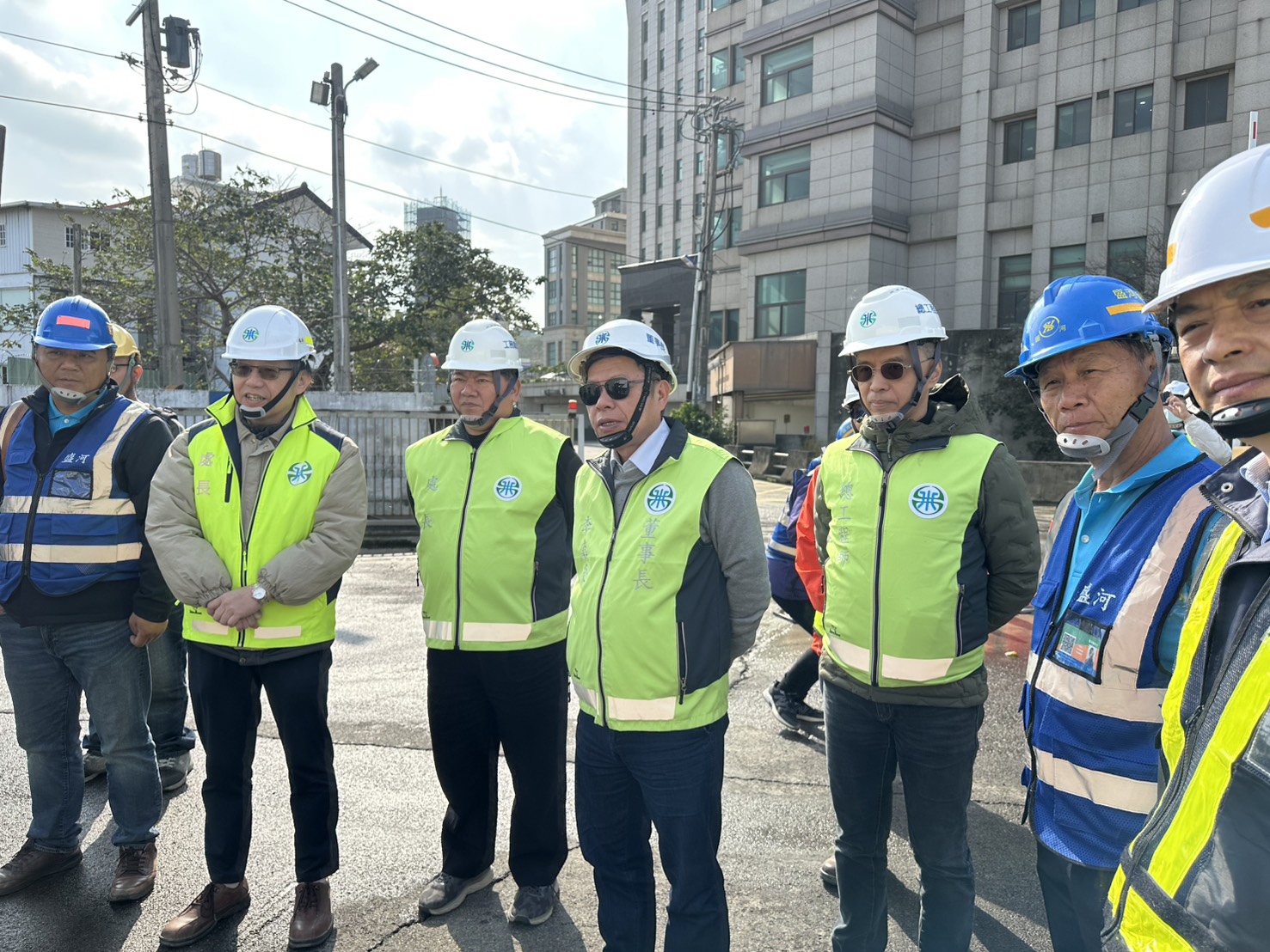 董事長聽取施工進度報告