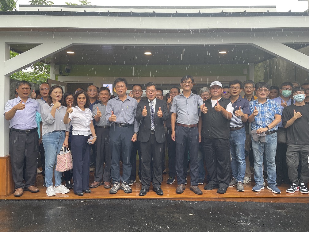 總經理與與會人員合照