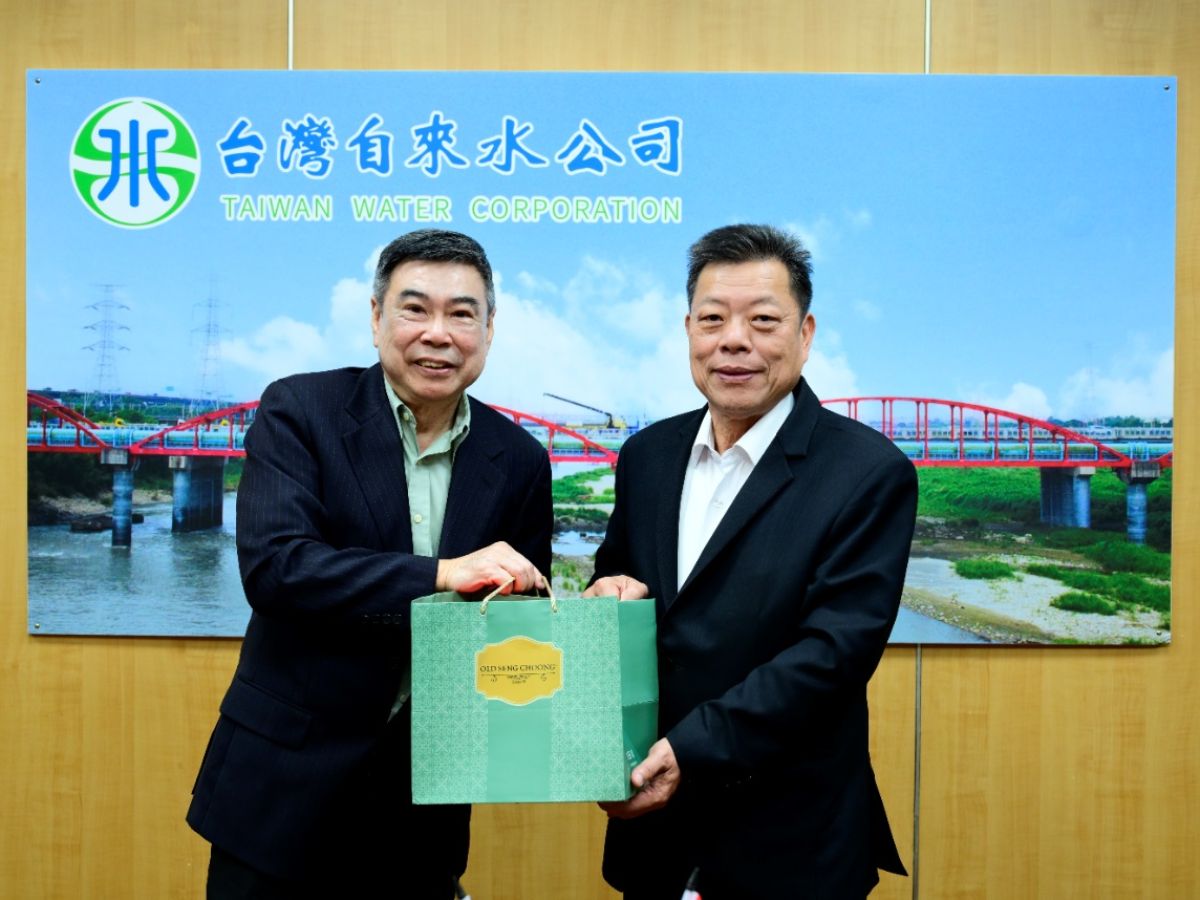 新加坡睿克公司致贈紀念品