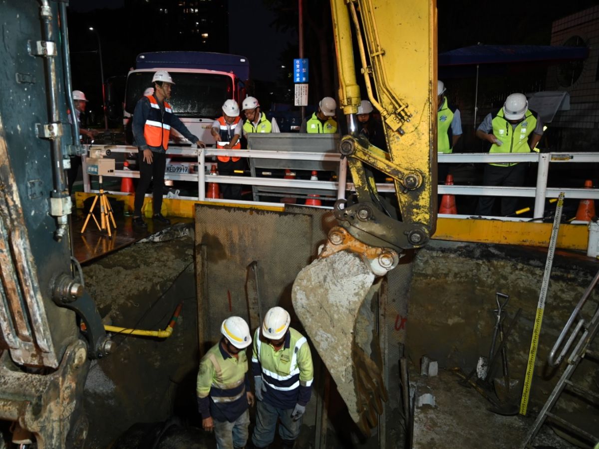 董事長及總經理視察北平路四段施工現場