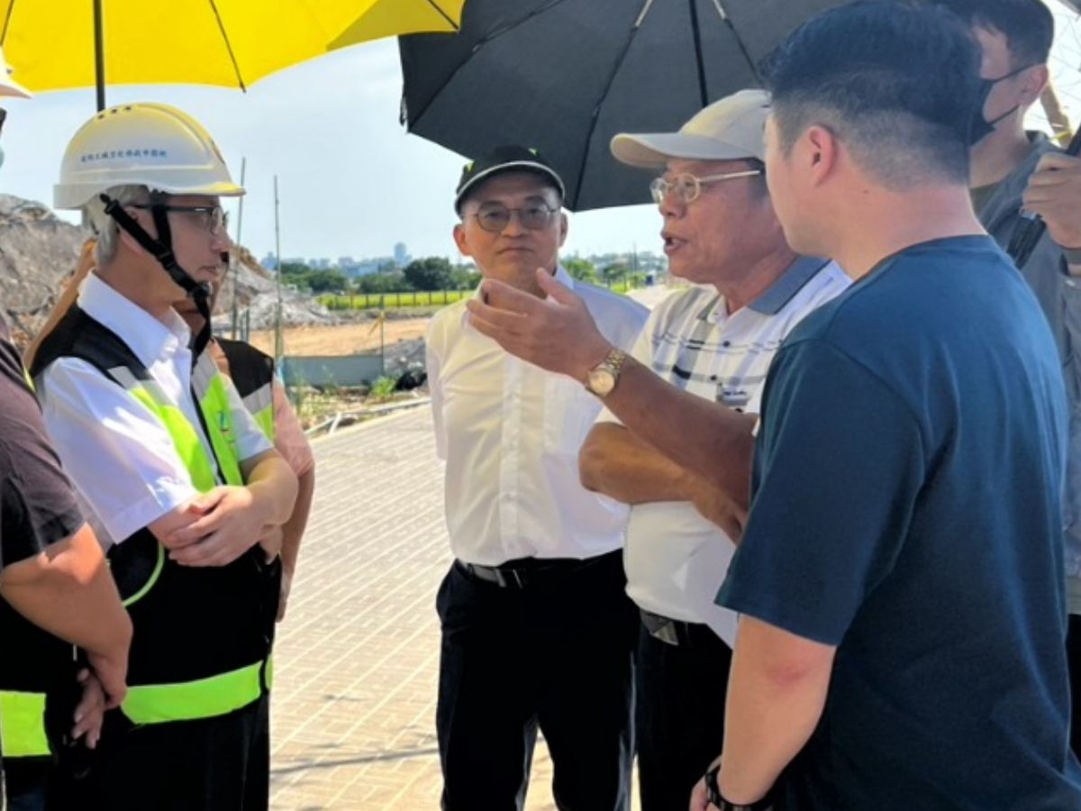 董事長與桃園市政府航空城工程處李處長討論開發及配合進度