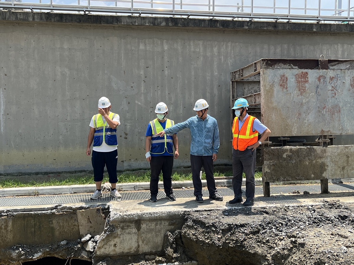 處長了解曾文淨水場擴建工程第二期工程場內500mm、1200mm及900mm管線連接工程