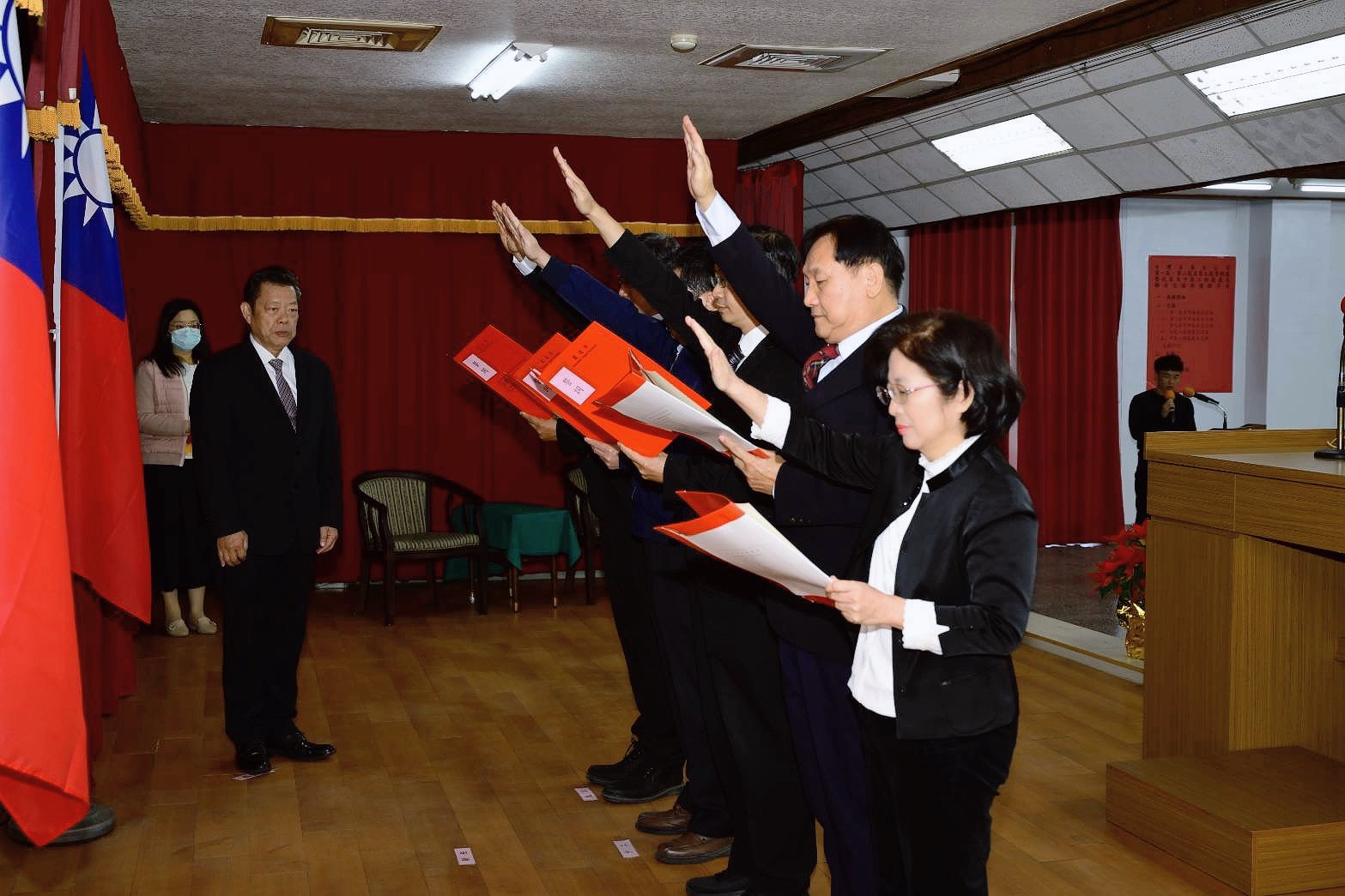 新任處長宣讀誓詞