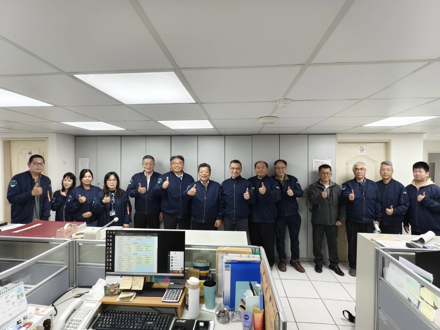 董事長與蘆洲所同仁合影