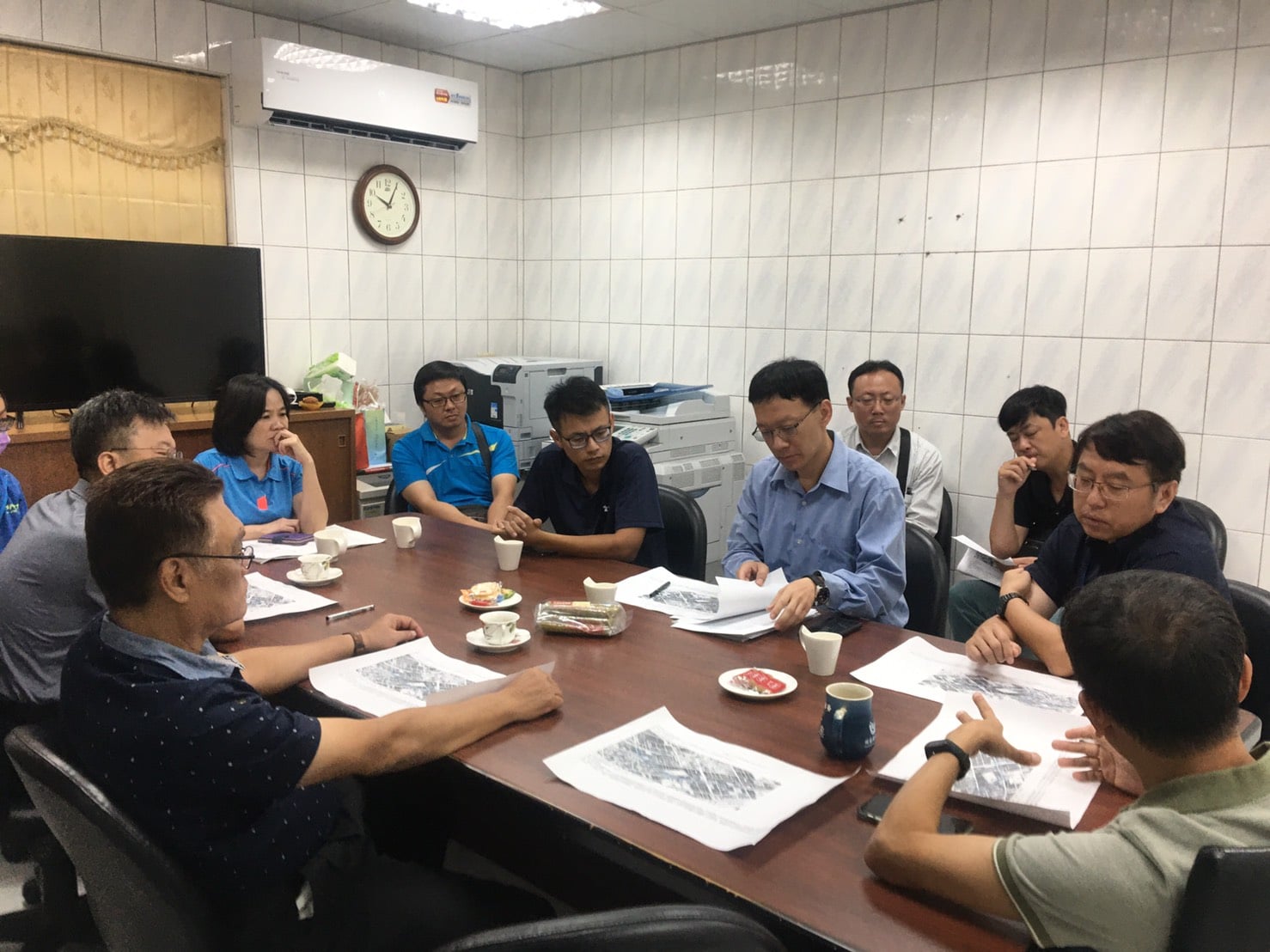1091105高雄市政府工務局管挖中心拜訪本處武處長共商道路刨鋪事宜;為確保用路人安全,本處避免二次開挖並注意路面刨鋪品質,共同維護大高雄道路品質。